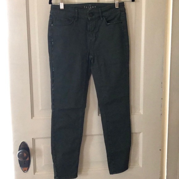 WHBM green skinny ankle crops with piping 2 nwot - Picture 2 of 6